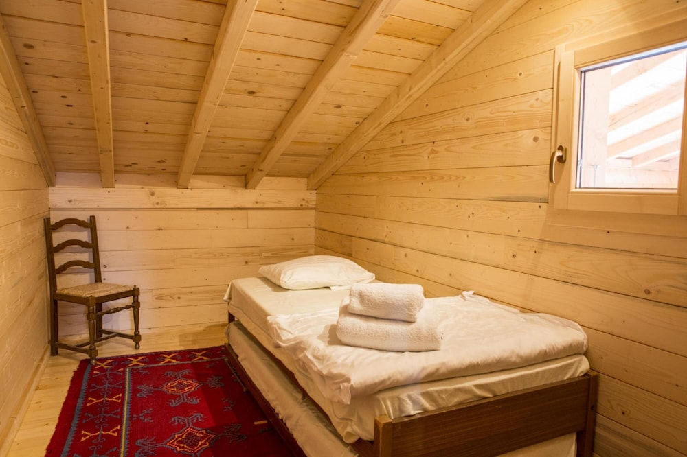 Rosaline - Large and Cosy Swiss Chalet With Beautiful Views