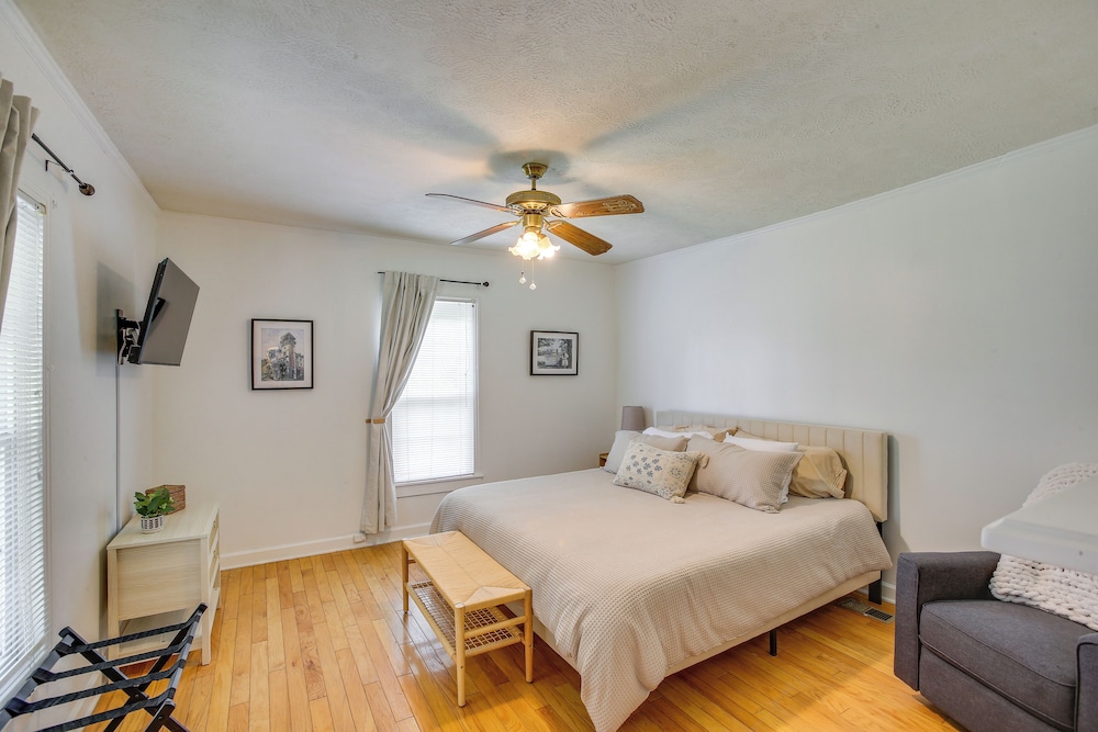Home 9 Mi to Dtwn Springfield w/ Porch & Yard!