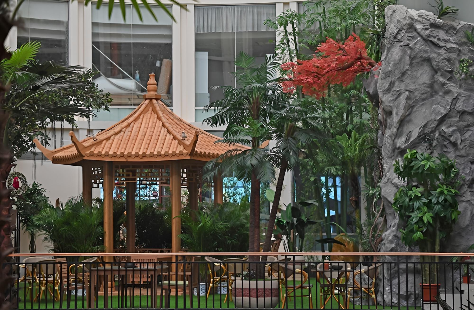 MEHOOD LESTIE HOTEL