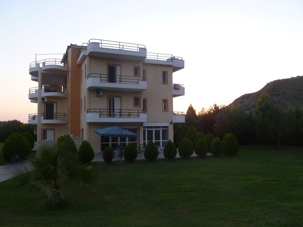 Anilio Plaza