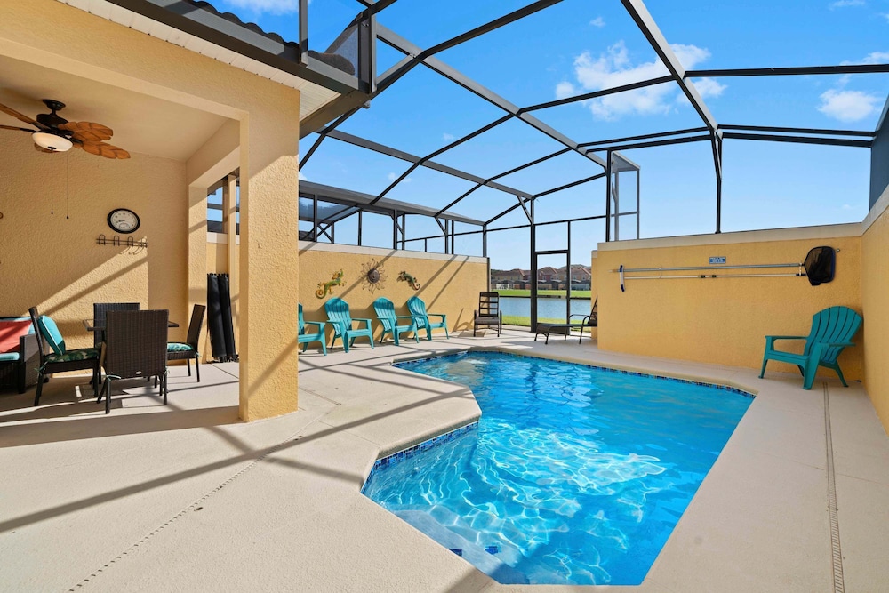 Welcome to Your Luxury Moana Villa