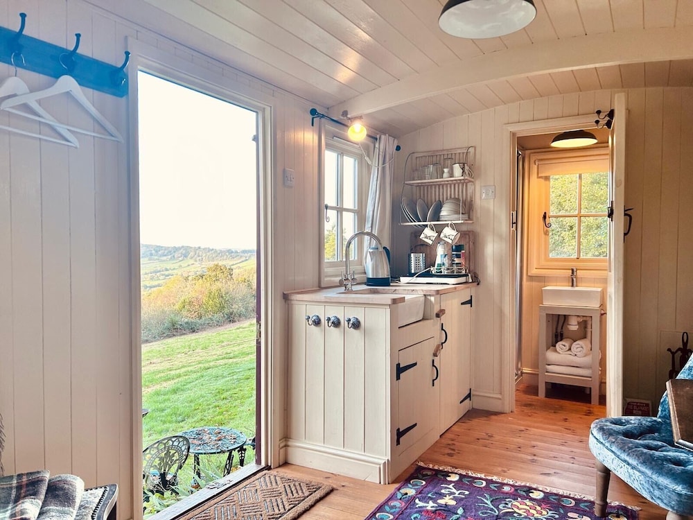 Tranquil Cabin Retreat Near Chepstow