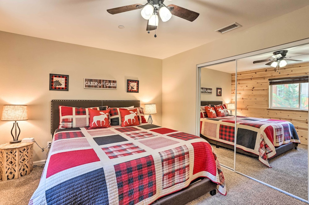 Half-mi to Bear Mtn Ski Resort: Cabin w/ Hot Tub view 4