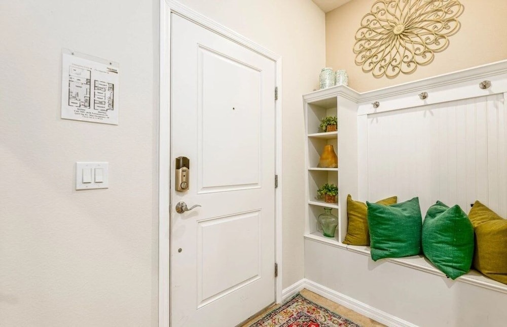 Family-friendly 5br Retreat Splash Pool + Resort Amenities + No Rear Neighbors 5 Bedroom Townhouse
