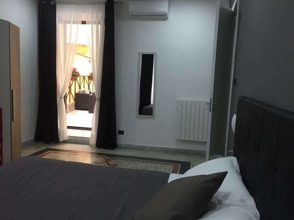 MB95 Mezzocannone Luxurious B&B