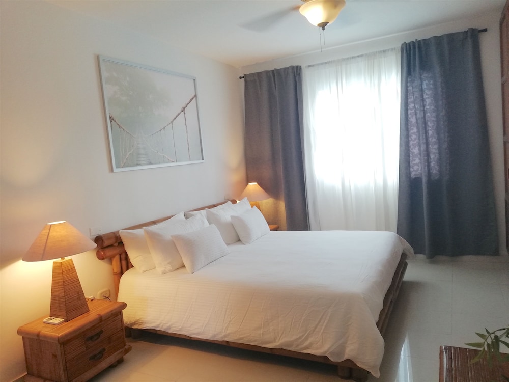 Los Corales Tropical Beach Resort & SPA