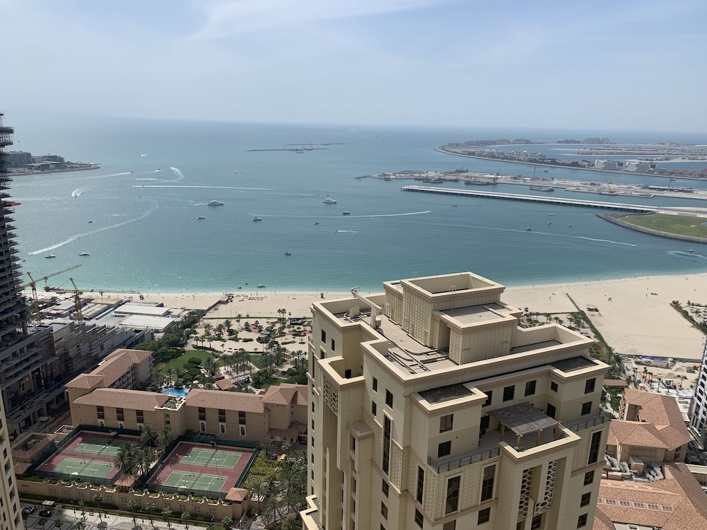 Pelicanstay Seaview Suites in JBR Walk