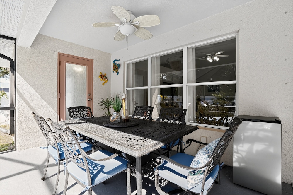 Spacious 4br Retreat With Heated Pool & Spa 4 Bedroom Home