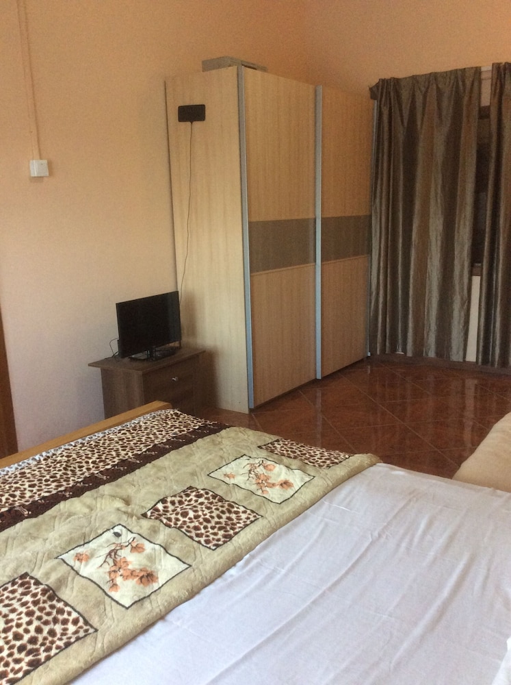 Room-ghouse - Ideal For Friends Family A view 3