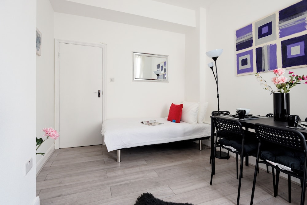 The Armadale Road Residence 1