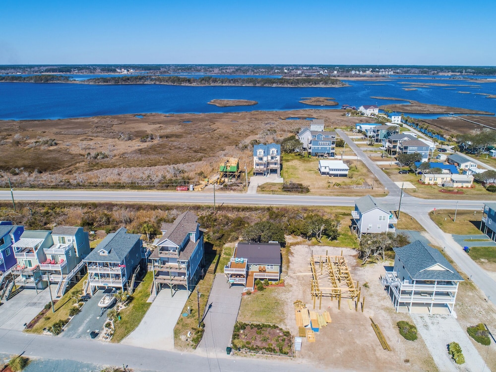 In Good Sands by Topsail Realty