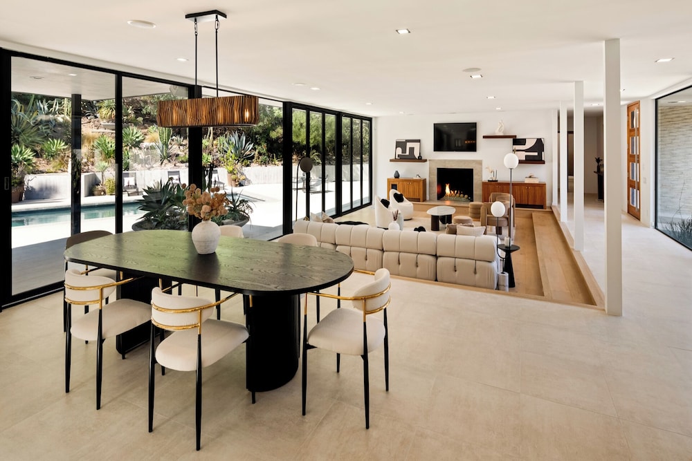 Valea Estate - Secluded Beverly Hills Retreat 1-acre Oasis