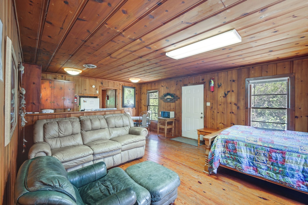 On-site Trails! Cozy Whitney Cottage 2 Mi to Lake