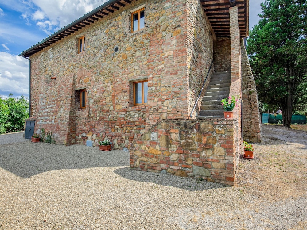 Spacious Tuscany Retreat view 5