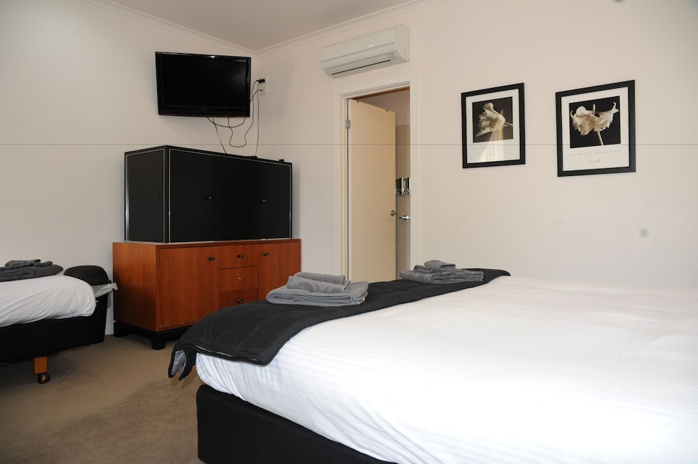 Norwood House Motel & Reception Centre