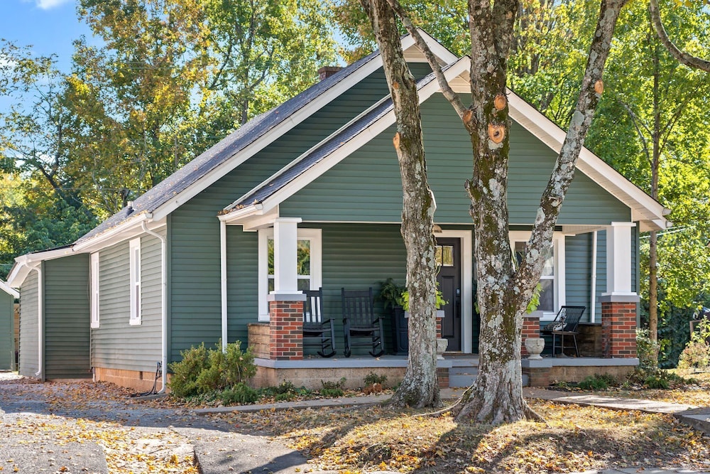 The Pink & Old Clarksville House