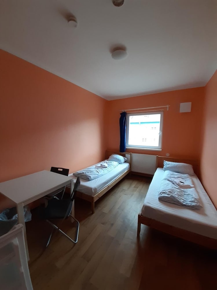 2-Rent Group Hostel Rooms&Apartments TUB19A