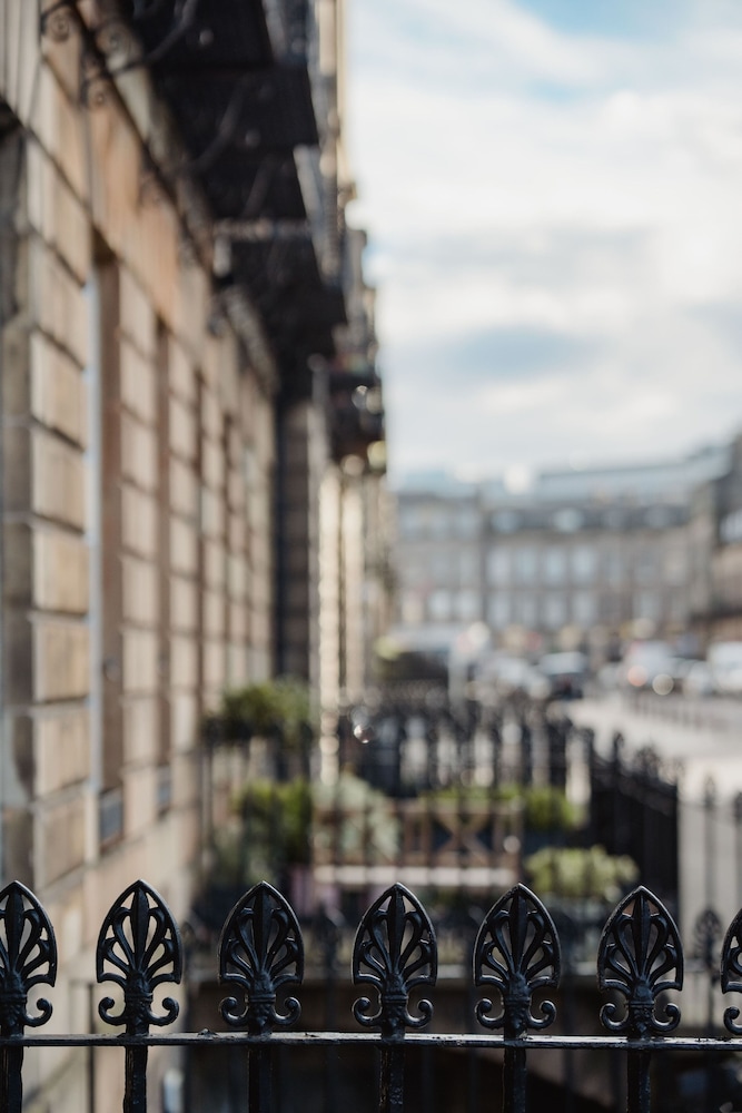 Prestigious Townhouse close to Princes Street