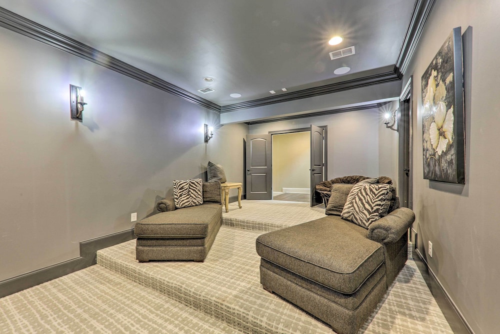 Huge Lebanon Estate w/ Resort-style Amenities view 4