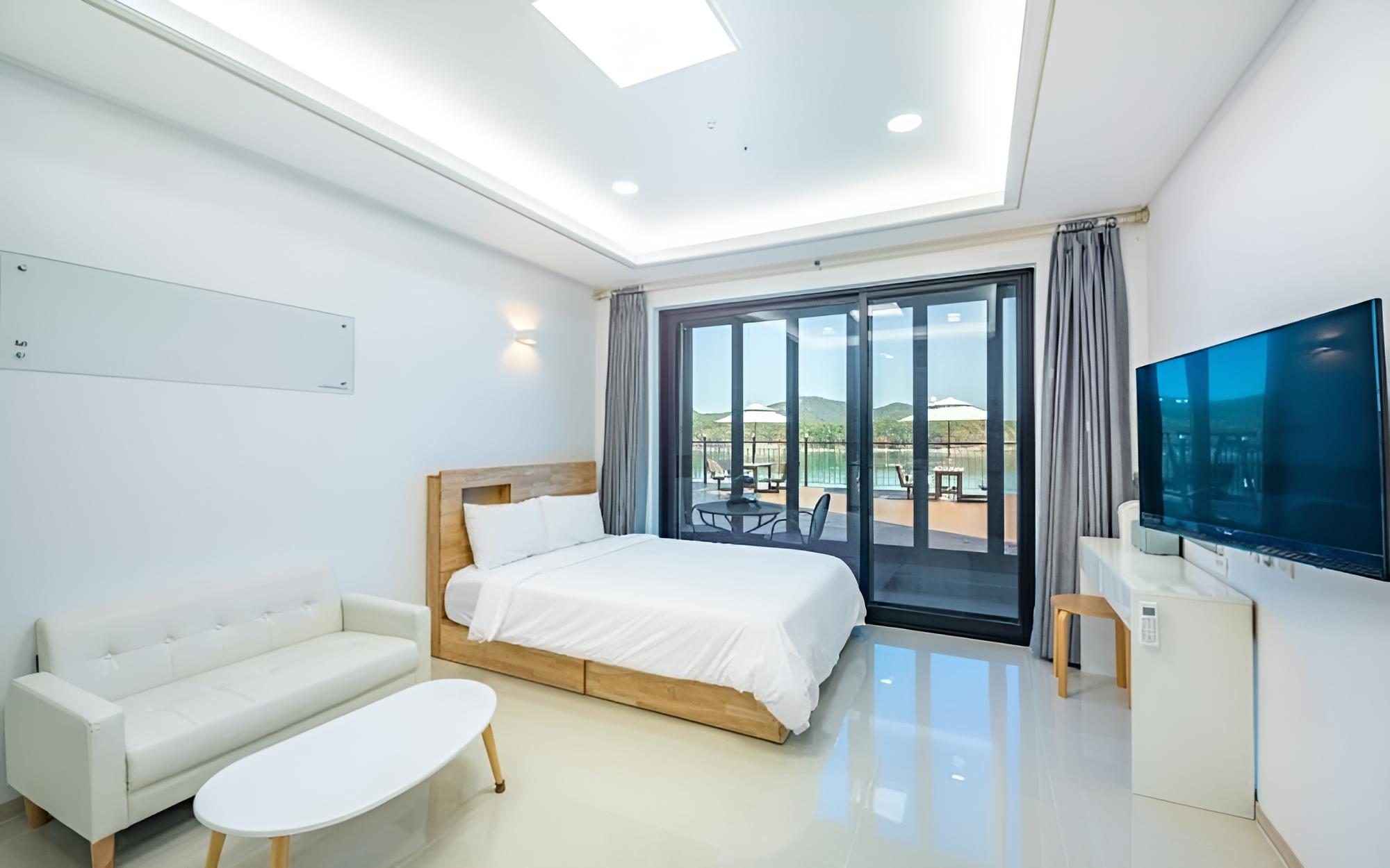 Yeosu K Park Pension view 5