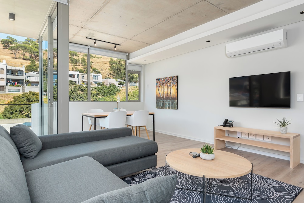 Luxury 2 Bedroom Mountain Views