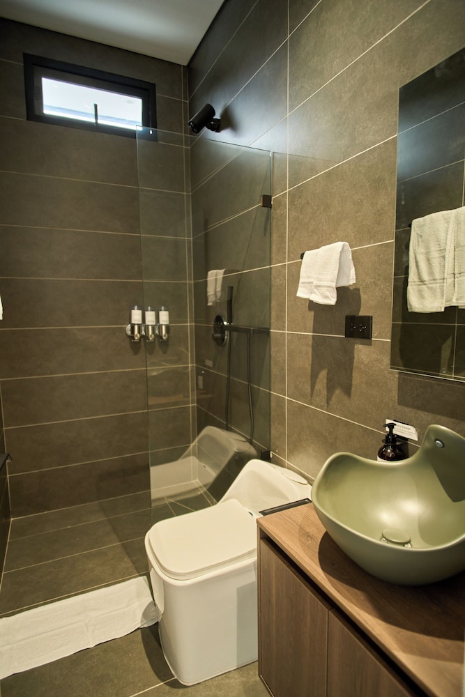Roka Hotel