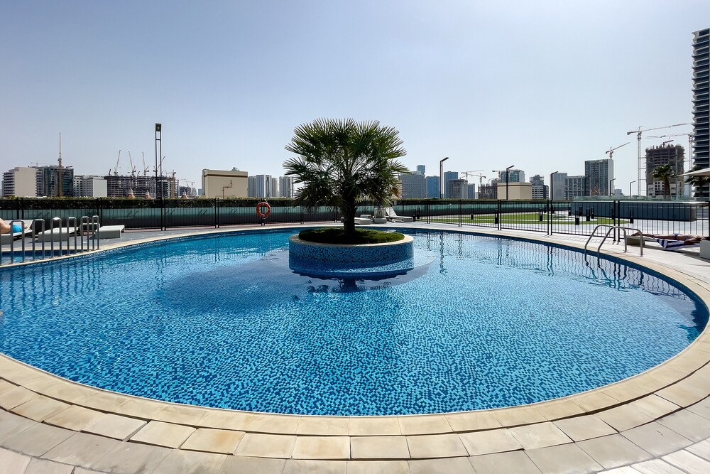 Perfect 1BR in Bloom Tower photo 4