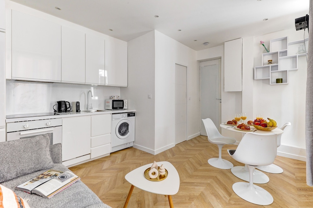 Bright 1BR Near Seine & Eiffel Tower