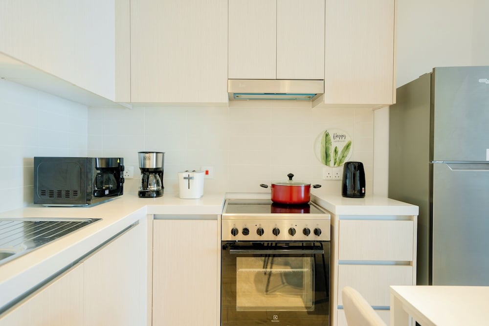 Maison Privee - Modern Yas Island Escape w/ Peaceful Canal Views