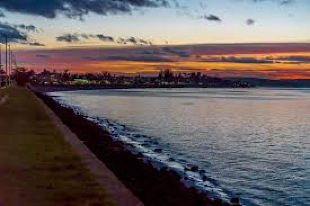 Alki Beach Escape Romantic Waterfront Getaway for 2 Extended Stay
