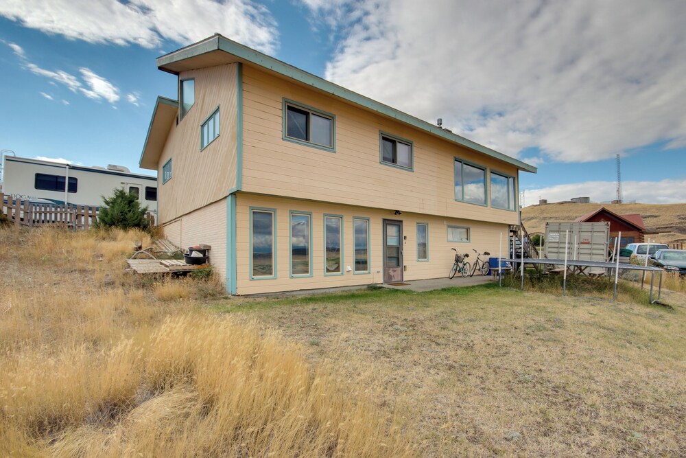 Yellowstone Country Retreat: Stunning Views! view 5