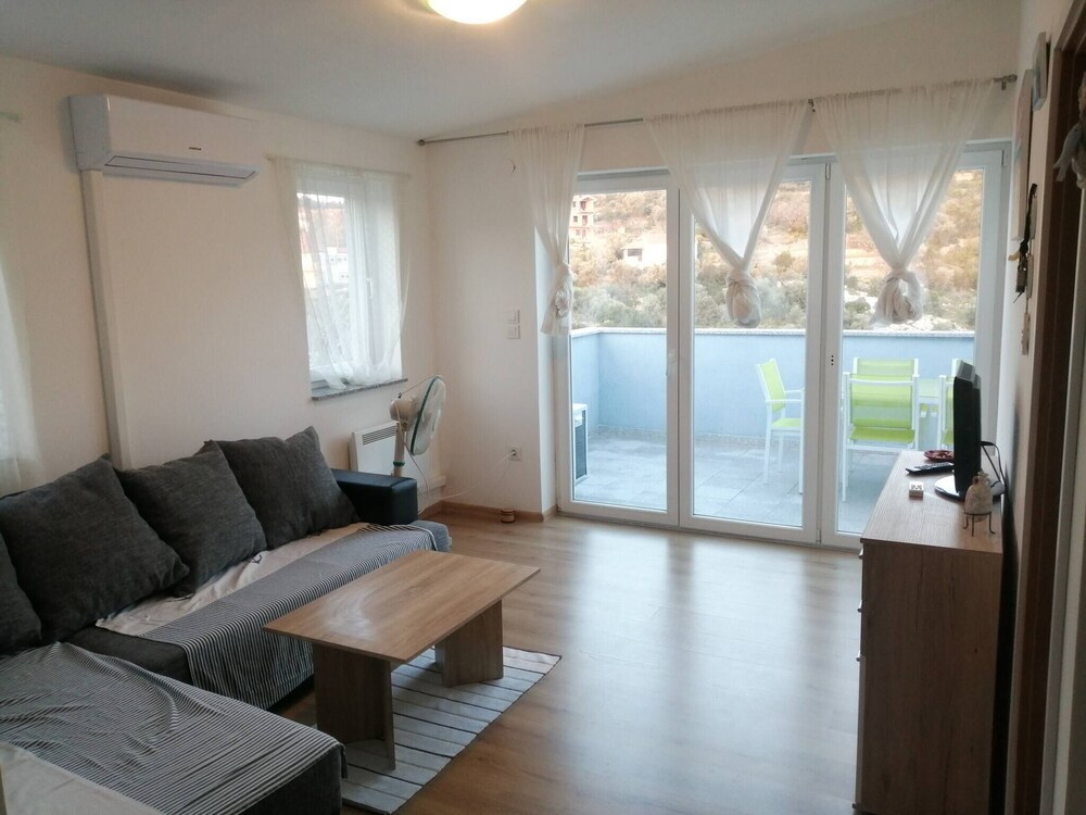 Sea View 1-bedroom Apartment Long Island view 5