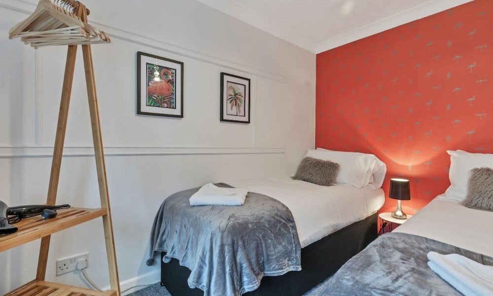 Seabright Townhouse- Super Stylish House- Parking for one Car- Sleeps up to 12 view 2