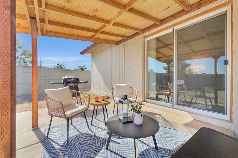 3 Mi to Old Town Scottsdale: Home w/ Patio!