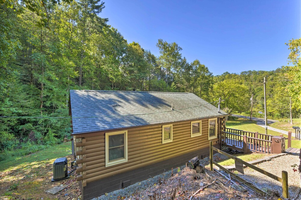 Near Car Shows: Cosby 'cozy Cove' Cabin w/ Deck