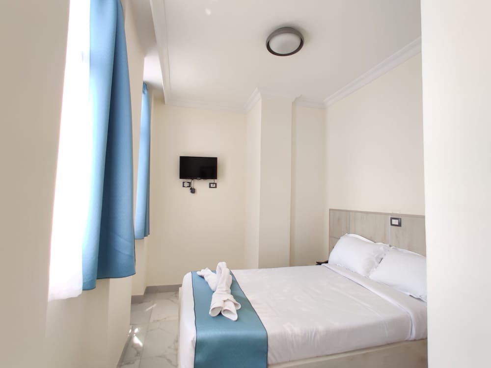Glam Hotel view 4