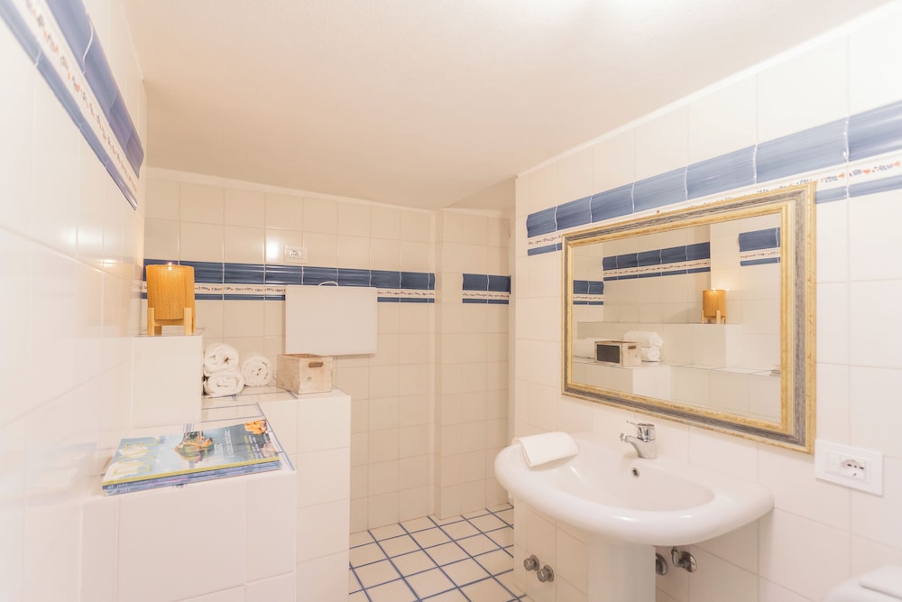 Emily's Holiday House - Authentic Lake Como by Rent all Como