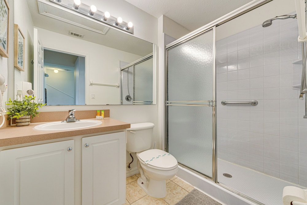 Townhouse in Lake Berkley Resort! 5 Mi to Old Town