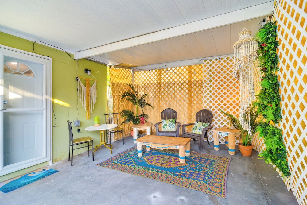 3 Mi to Vinoy Park: St Petersburg Gem w/ Patio!
