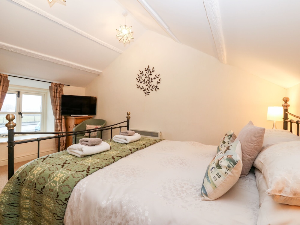 White Lilac Cottage