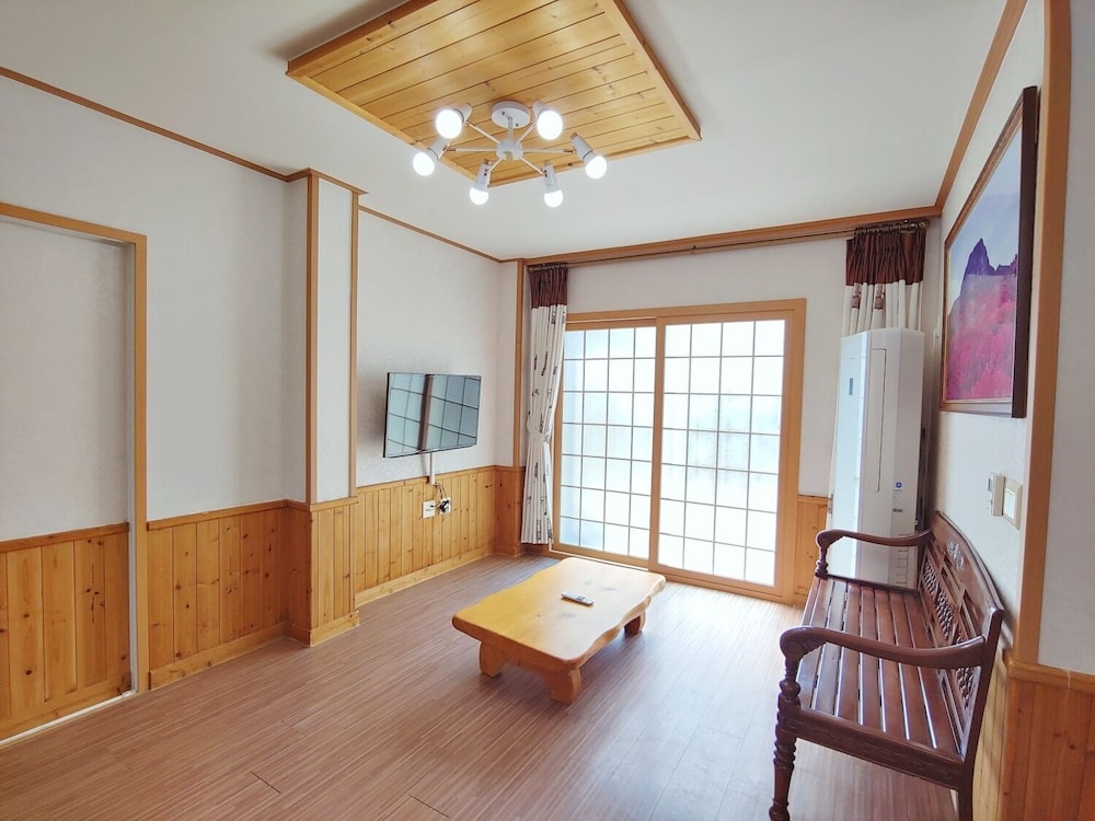 Gyul House