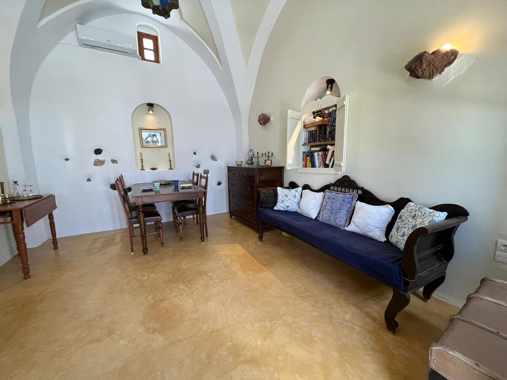 The Commander s House