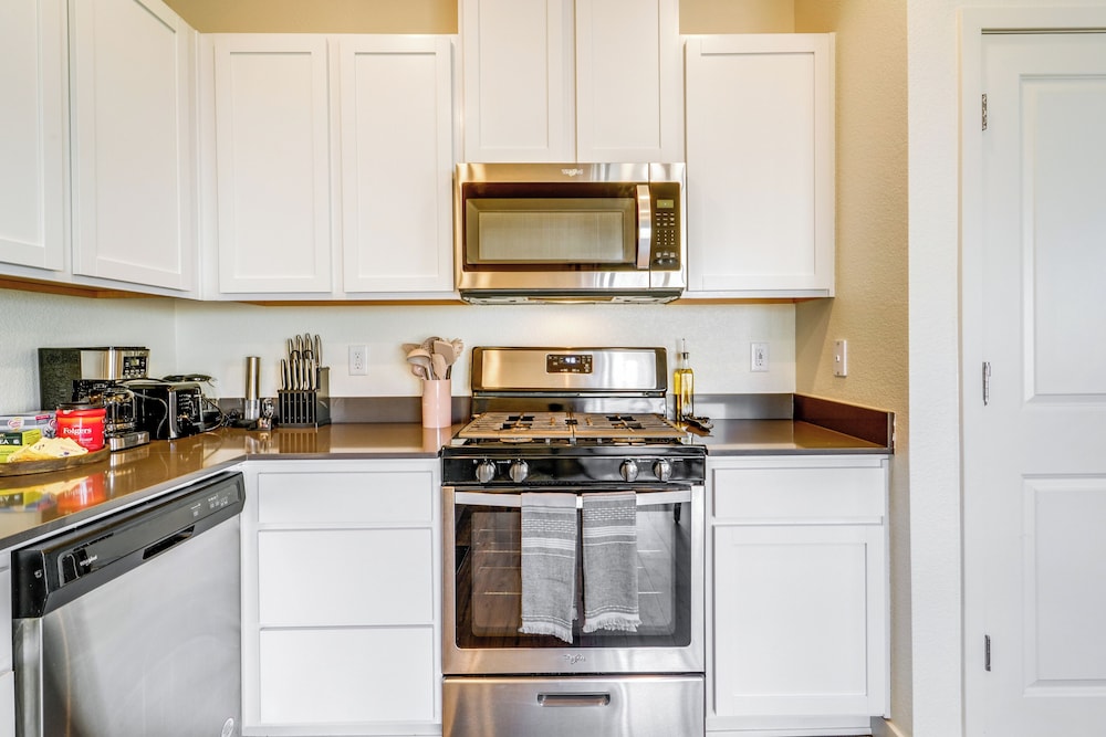 Reno Vacations - Modern Reno Vacation Home: Easy Access to Nature - Property Image 19
