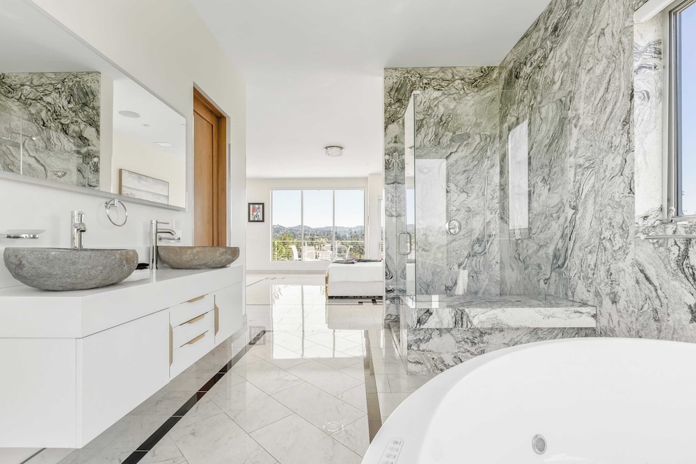 Luxe LA Escape w/ Pool, Views & Game Room Alta Vista Estate by Avantstay