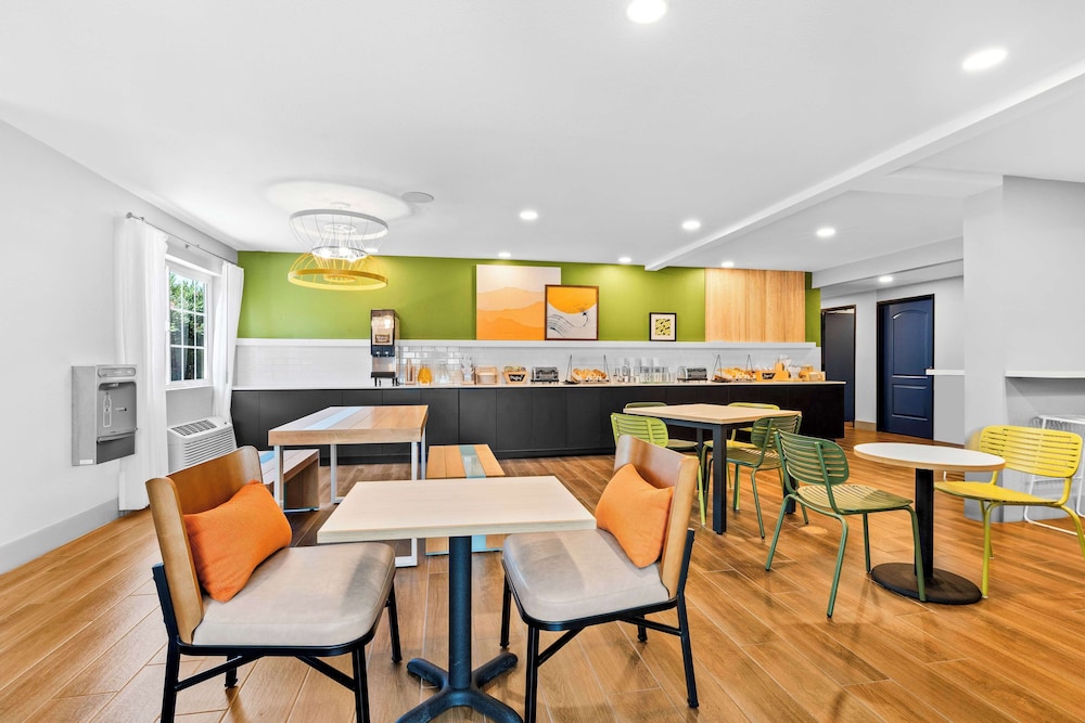 Modesto Vacations - Spark by Hilton Modesto - Property Image 11