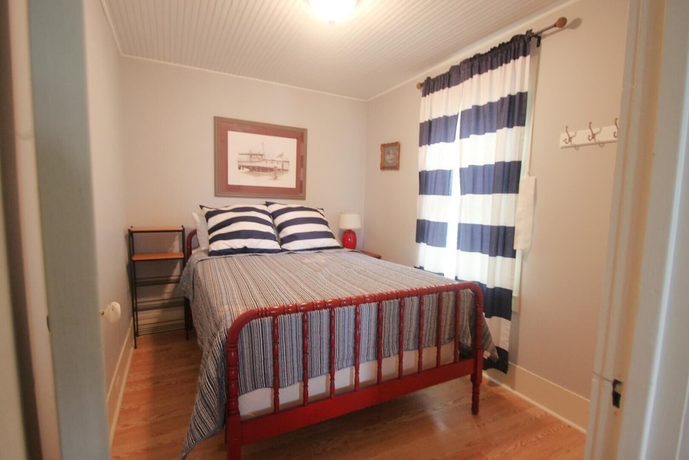 3314 Highland Ave. 4 Bedroom Home by RedAwning view 2