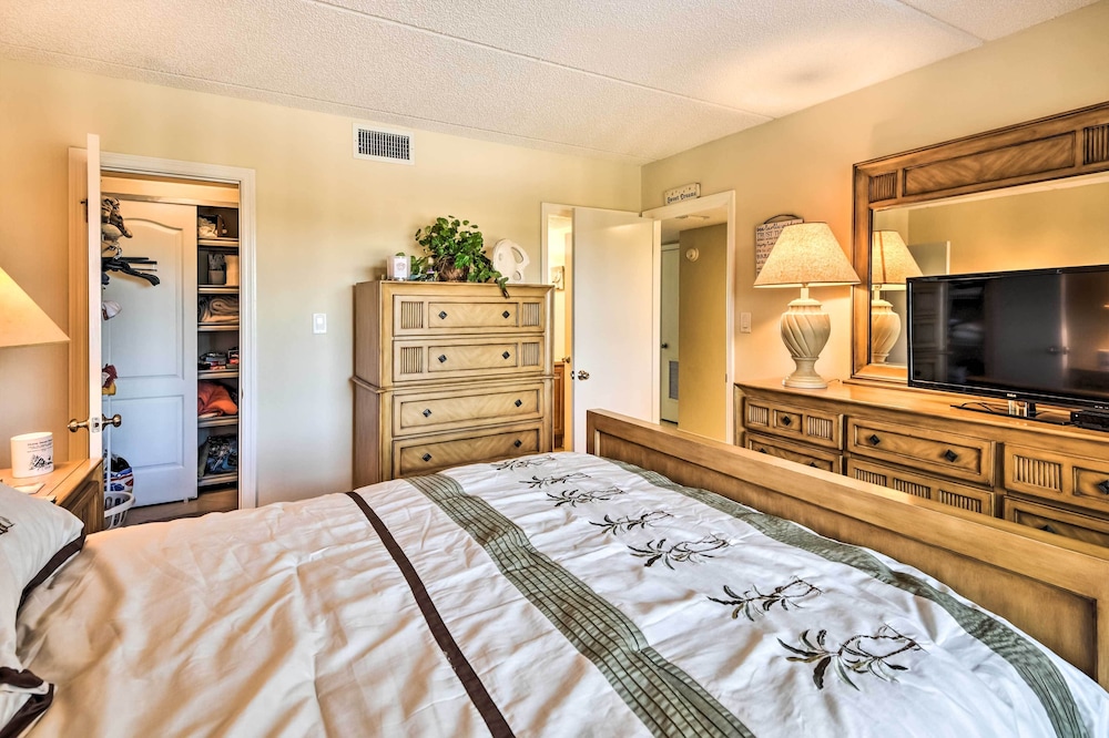 Ormond Beach Condo w/ Balcony & Views