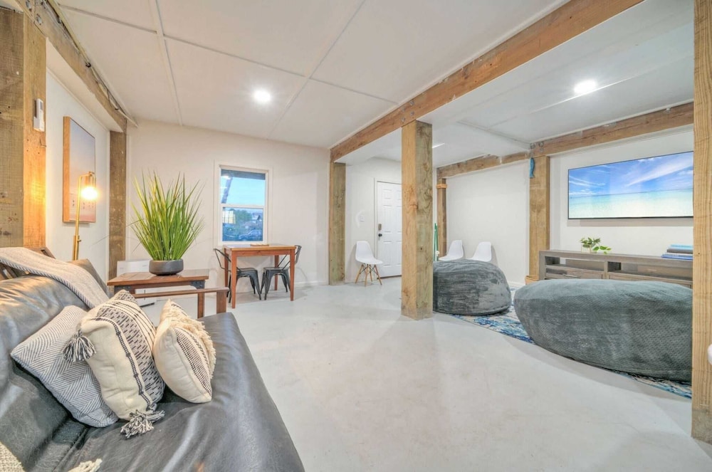 Sleeps 20! 2 Homes Near the Beach, Private Pools, Gameroom, Large Family Retreat