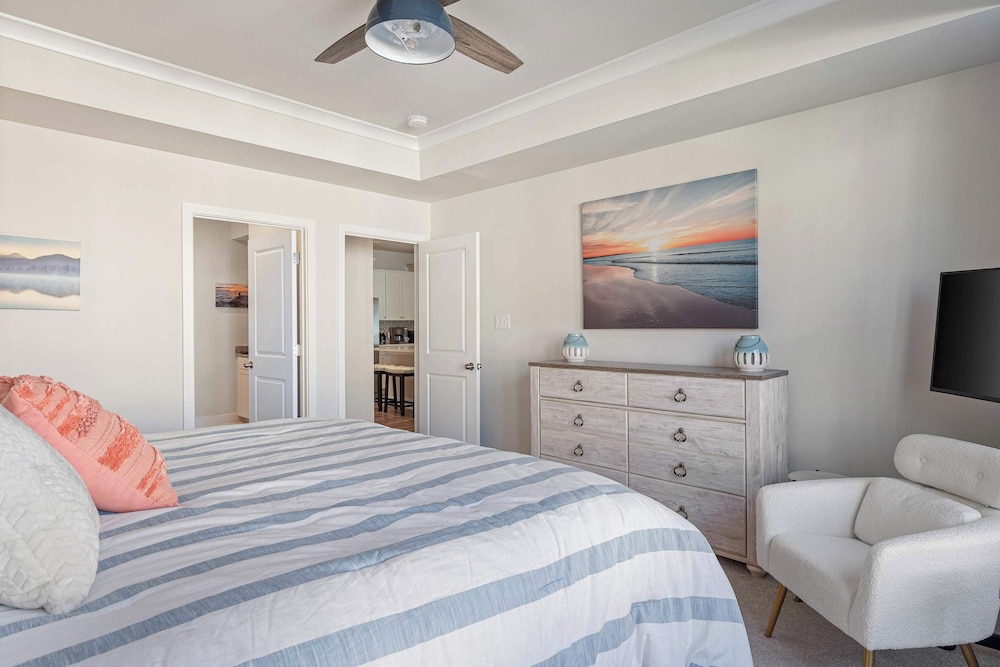 Milos Haven Close to Beaches!
