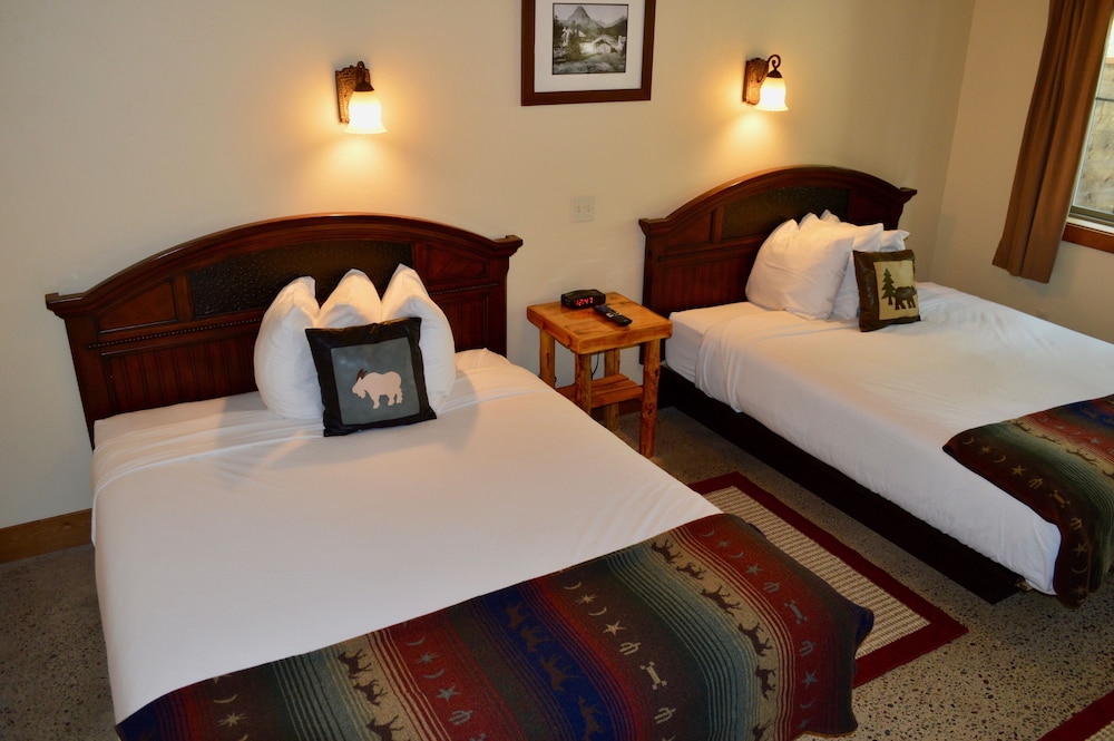 Glacier Guides Lodge